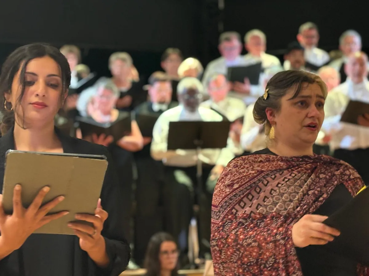 Anna Mercado et Manon Déniel-Simovska en solistes avec le Chœur de Rouen Métropole